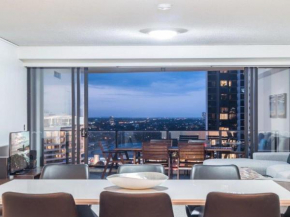 Stunning and Spacious Apartment with Ocean views Sierra Grand Broadbeach